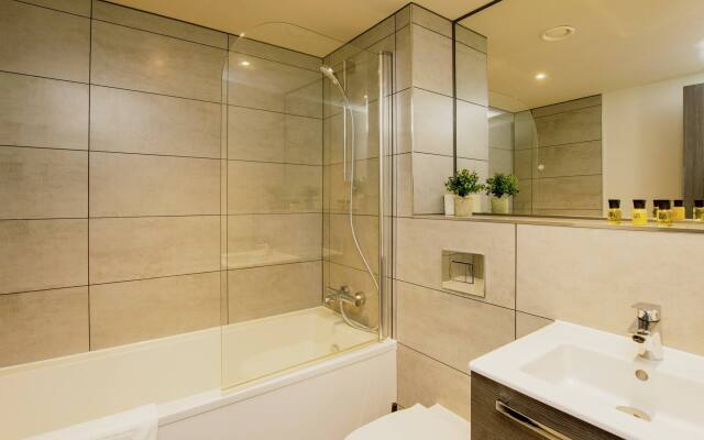 Sleek 6-Guest Apt at St  Martin s  Bham