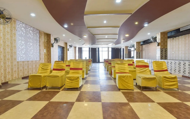 Fabhotel Dream Palace