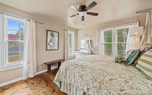 Suite Elliana W/hot Tub & Outdoor Fireplace!