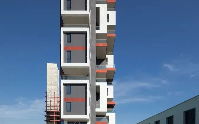 128 LIM - 2106 Stay Only Tower Suite