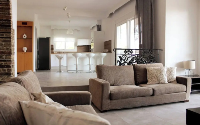 Villa Mare Azul - Luxury Beachfront Retreat in Hanioti, Halkidiki, Greece