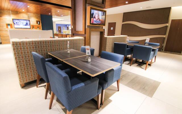 Holiday Inn Express & Suites Miami Airport East by IHG