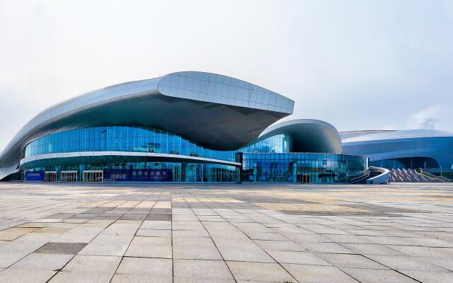 Crowne Plaza Dalian Sports Center, an IHG Hotel