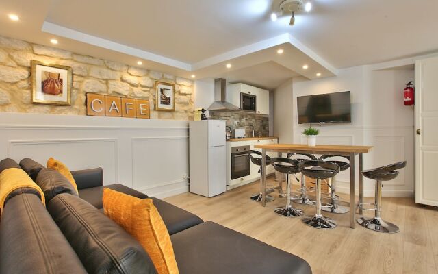 42 - Luxury Flat