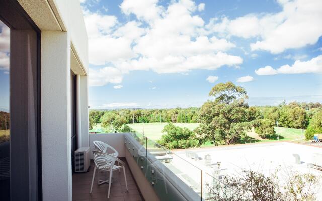 Holiday Inn Warwick Farm by IHG