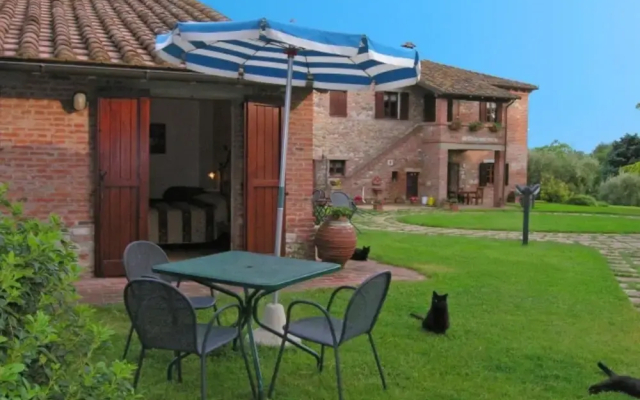 Mustard apt With Shared Pool