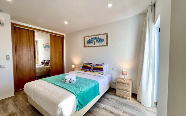 Vilamoura Design 2 by Homing