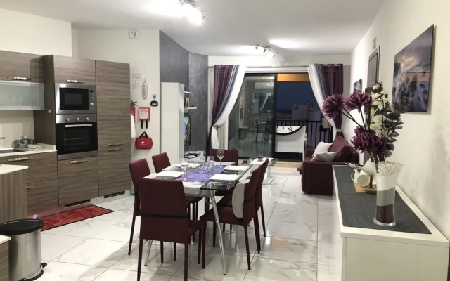 Sea View 2 Bed Apartment Close to Beach