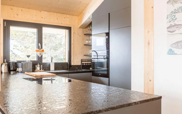 Welcoming Chalet With hot tub