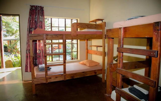 Lidwala Lodge - Hostel