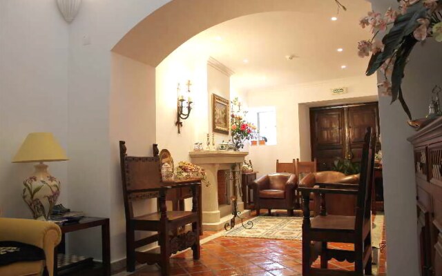 Casa Amarela TH & National Monument