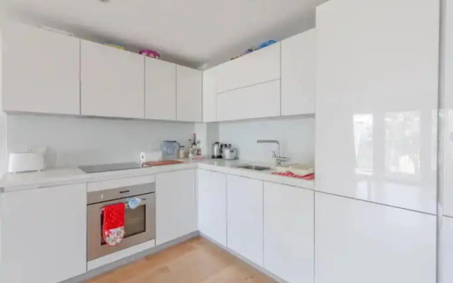 Vibrant 1BD Flat w/ Private Balcony, Camberwell!