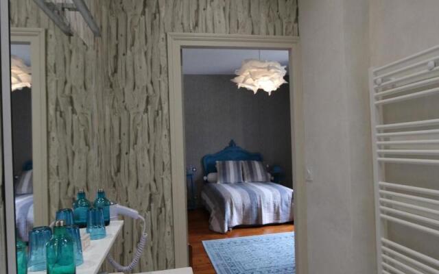 Le Petit Chateau Des Cedres