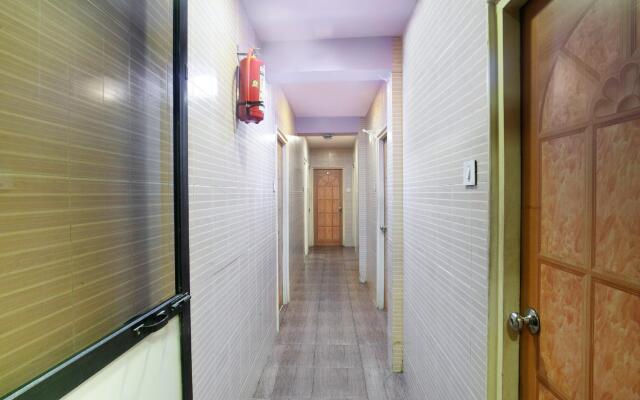 SPOT ON 76201 Hotel Saim Palace