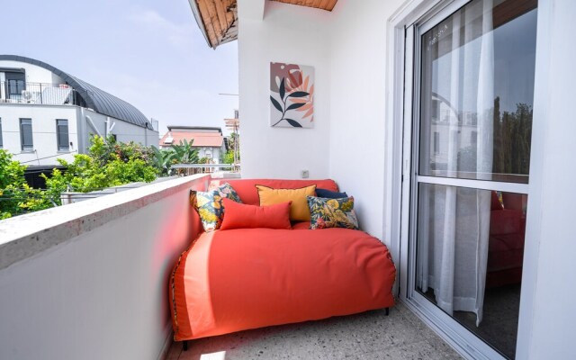 Spacious 4BD House w Pool in Hezliya