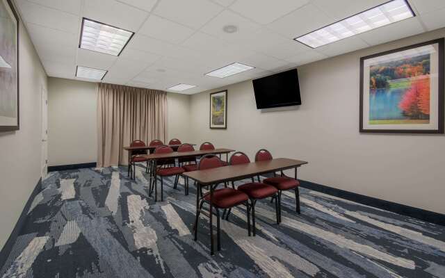 Comfort Inn & Suites Barnesville - Frackville