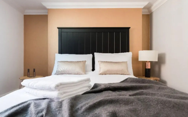 The Historic Gem - Sleek & Central 3bdr Maisonette