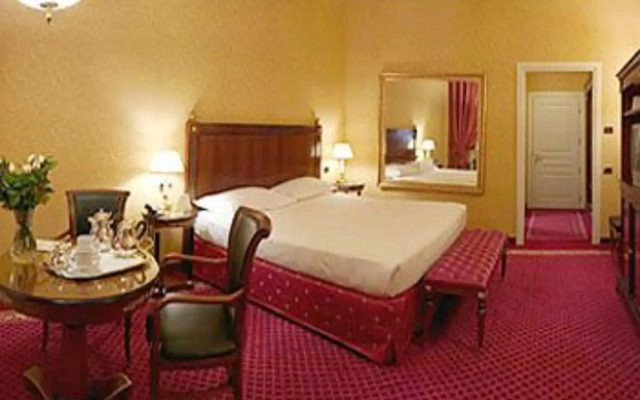 Maxim Hotel