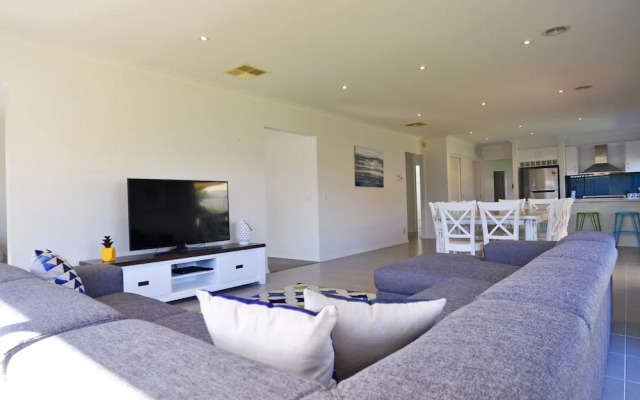 Plovers Rest - Surf Side - Free Wifi