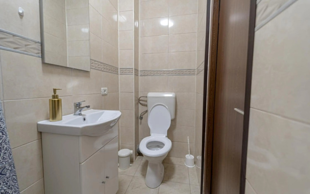 Modern apartment with private bath