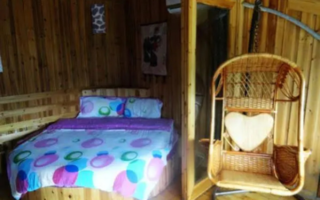 Fenghuang Tuoshuirenjia Diaojiao Hostel