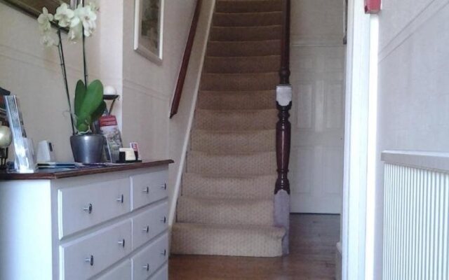 Gyves Guest House