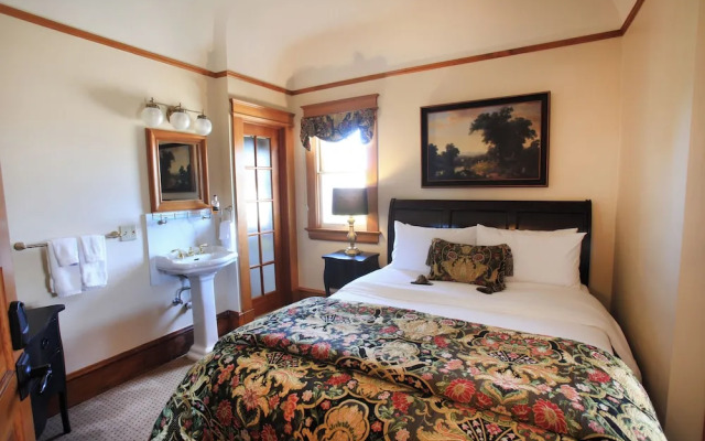 The Charles Pacific Grove - Artfully Designed Inclusive Inn