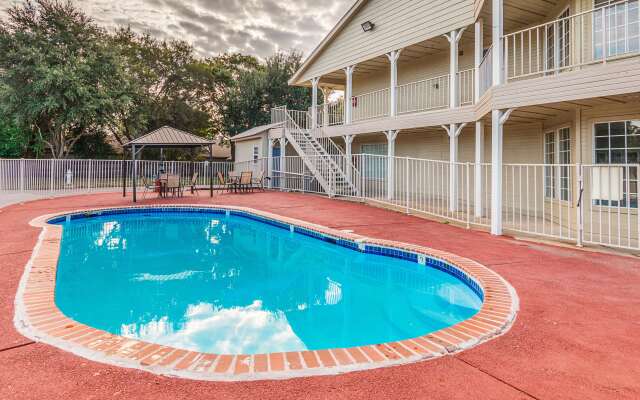 Motel 6 Waxahachie, TX
