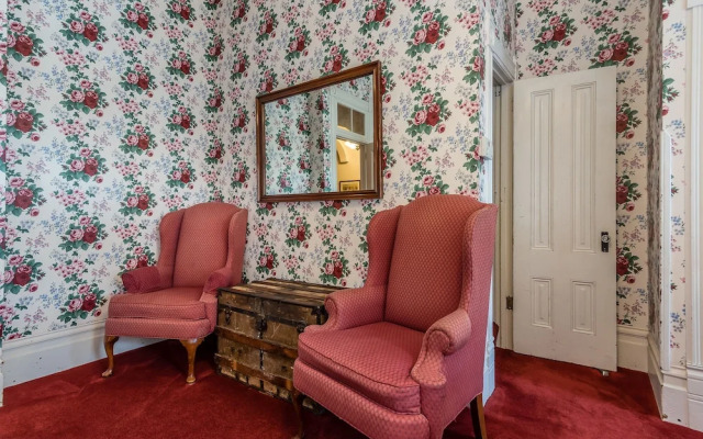 Kaleidoscope Inn & Gardens