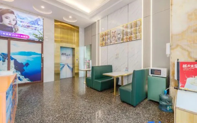 Yunfu Eurasia Business Hotel (City Hall)