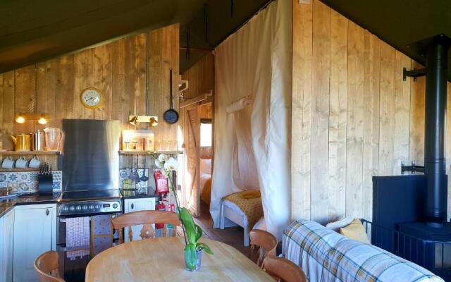 Brackenhill Glamping - Safari Tent with Hot Tub - Sleeps 6