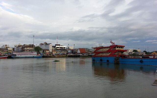 Seaview Riverside.