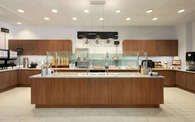 Embassy Suites by Hilton Indianapolis Downtown