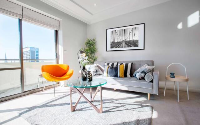 Russell St. Hotel Apartment
