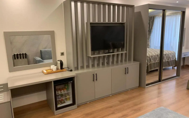 Regency World Hotel&Suites