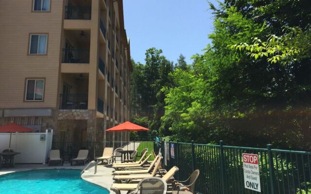 Summit Manor Condominiums