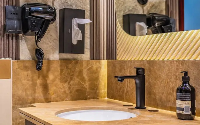 Luxury Condo With Burj Khalifa