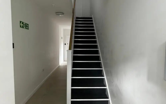 Hybrid Resi - Mitcham