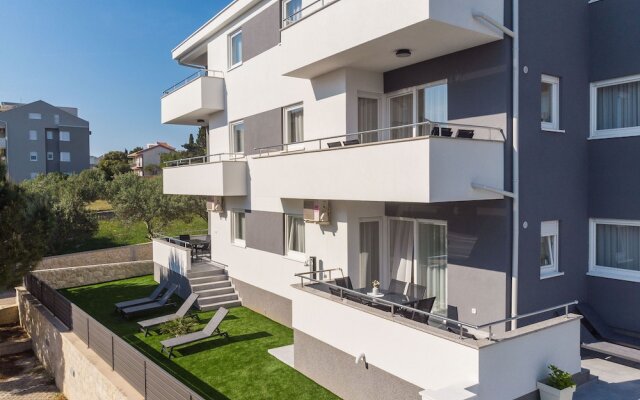 Summer Breeze Apartments