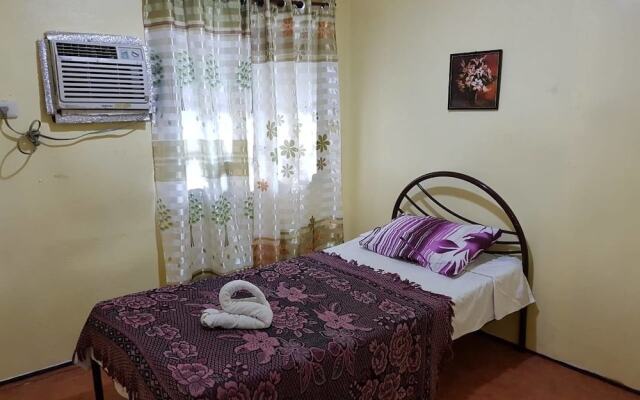 Balai Flordeliza Guest House & Garden Cafe