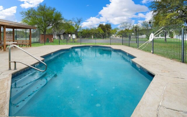 Pet-friendly Oasis in Gated Community!