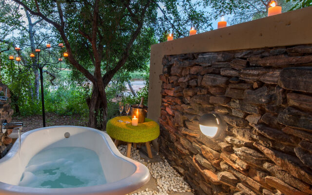 Pondoro Game Lodge  - Open to Kruger Park