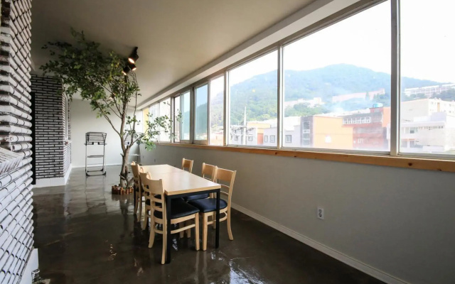 Yeosu Party Motel and Guest House