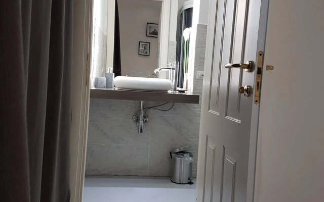 Chain Vatican Suites