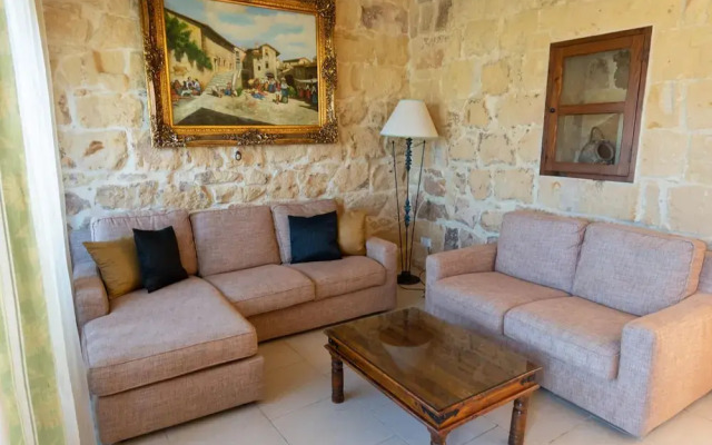 Villeleynah Amazing Gozitan Villa Pool