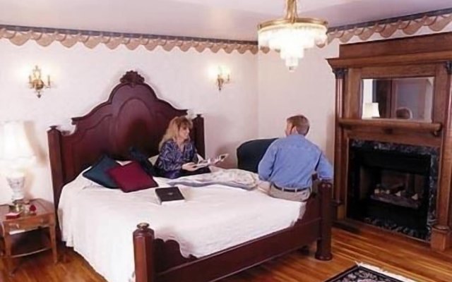 Chestnut Charm Bed & Breakfast