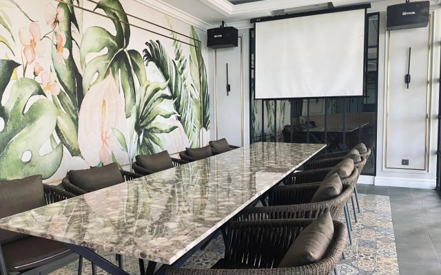 Grand Eska Hotel & Suite