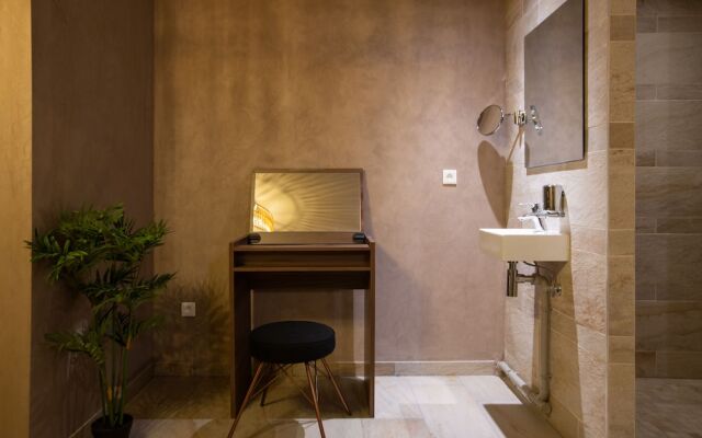 1834 & Spa