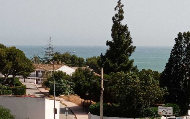 Impeccable 2-bed Apartment Ecuador, Los Claveles