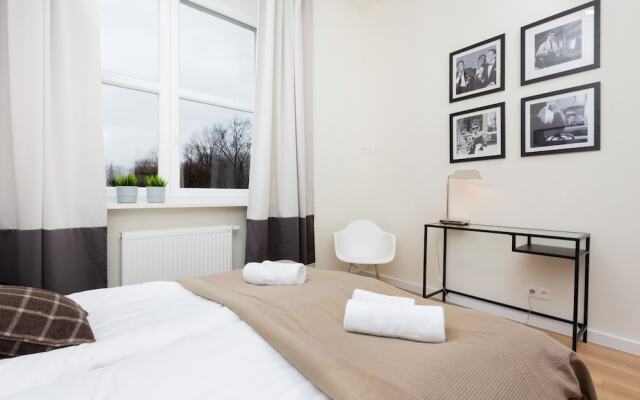 Apartment With Parking by Renters